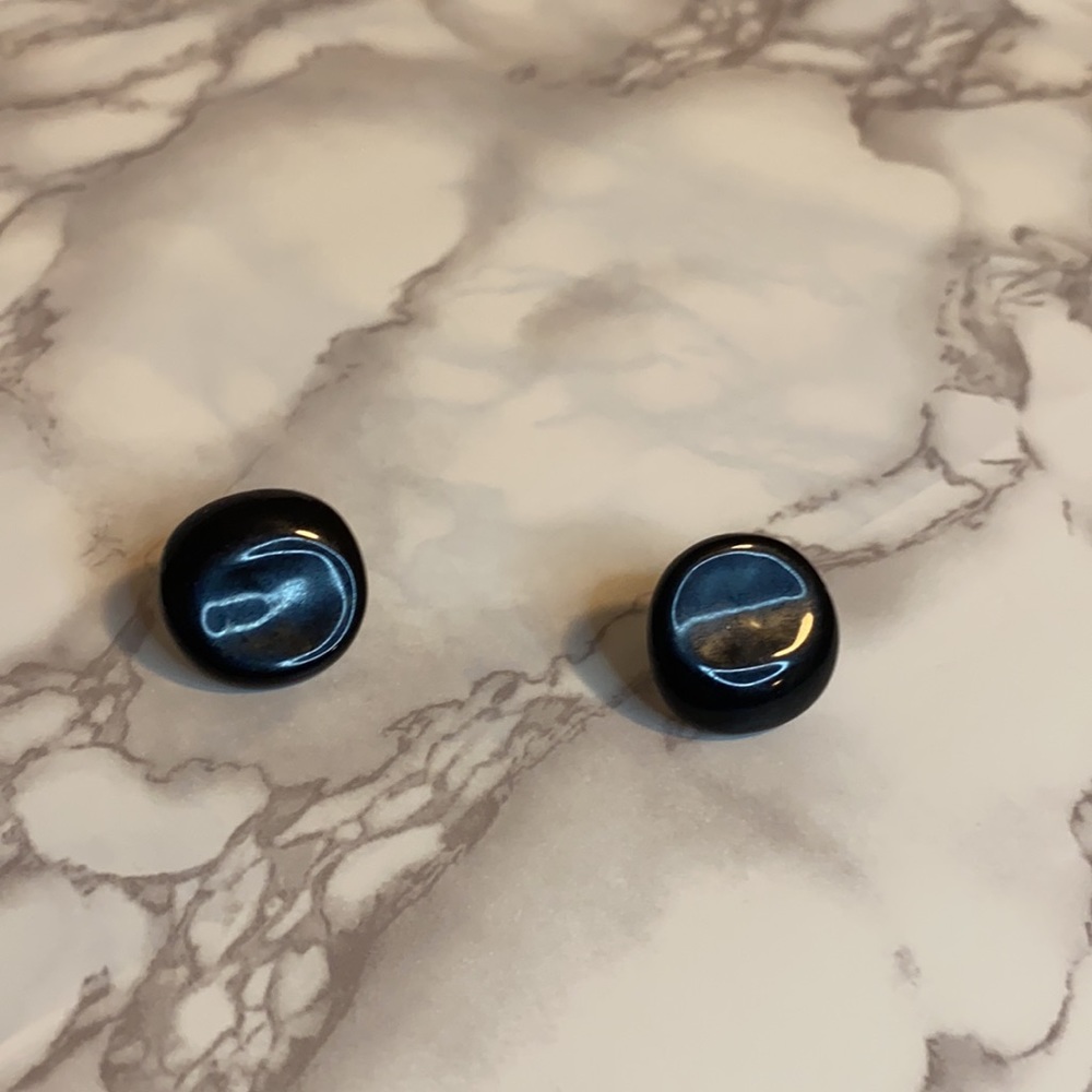 Button earrings - Picture 2 of 2